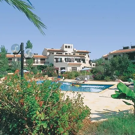 Taheli's Modern Townhouse With A Pool Paphos