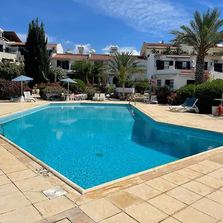Apartamento Taheli's Modern Townhouse With A Pool *