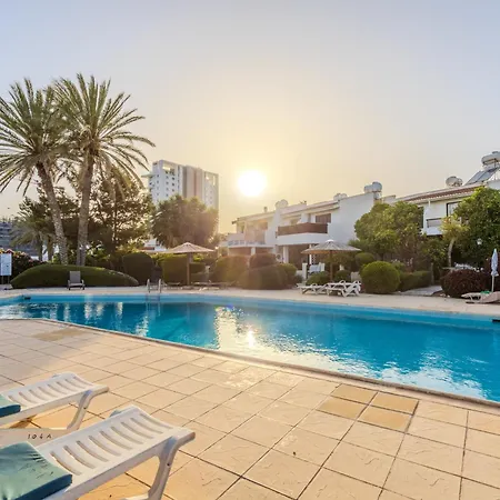 Taheli's Modern Townhouse With A Pool Apartamento