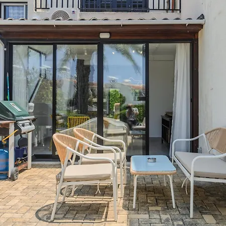 Apartamento Taheli's Modern Townhouse With A Pool