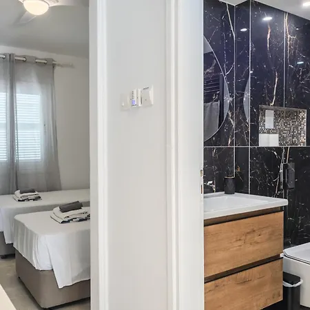 Taheli's Modern Townhouse With A Pool Apartamento Paphos