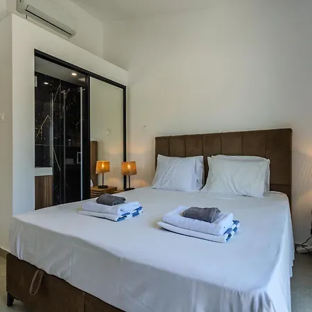 Taheli's Modern Townhouse With A Pool Apartamento Paphos